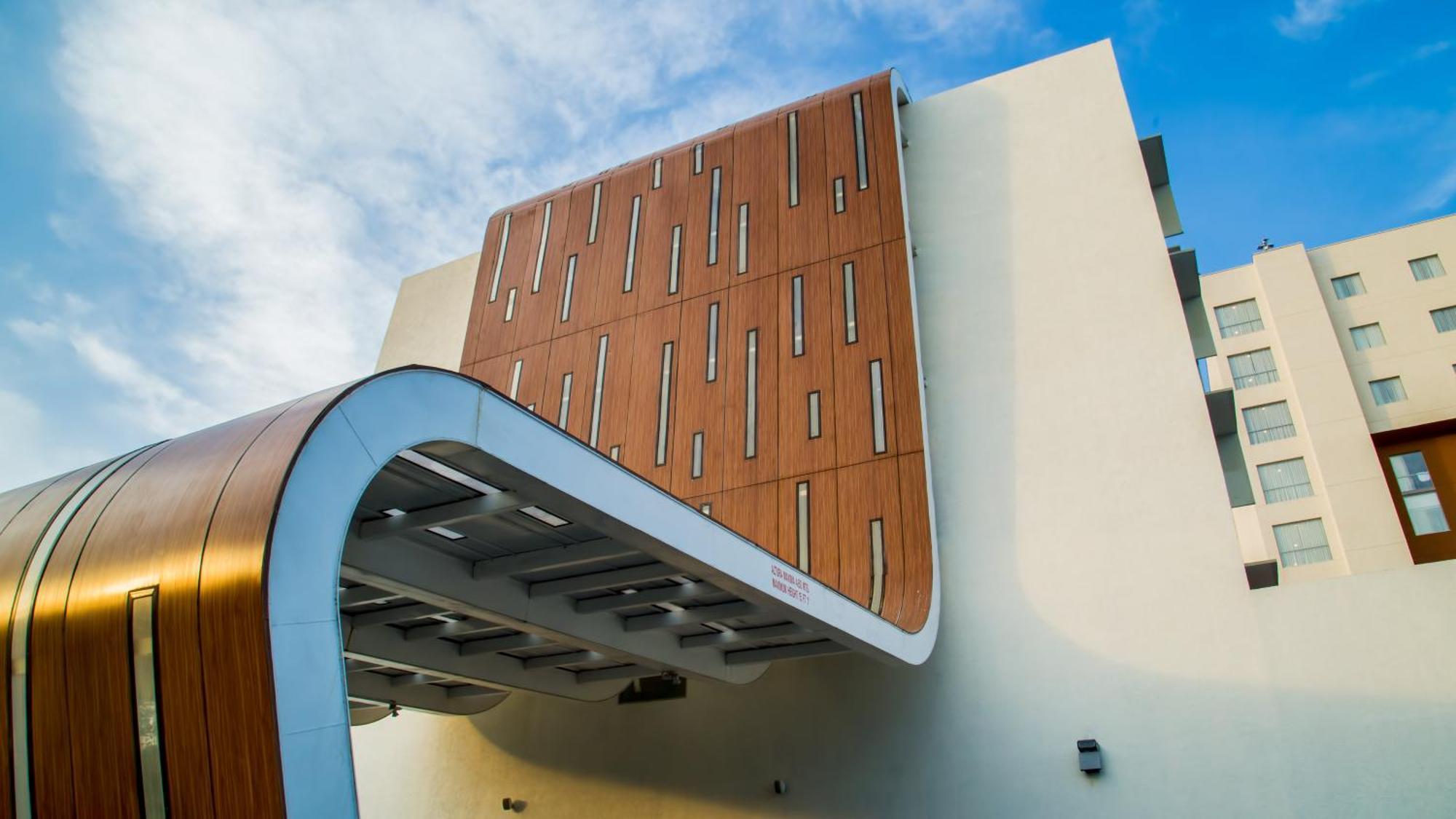 Holiday Inn Guadalajara Patria-Universidad By Ihg Запопан Екстериор снимка