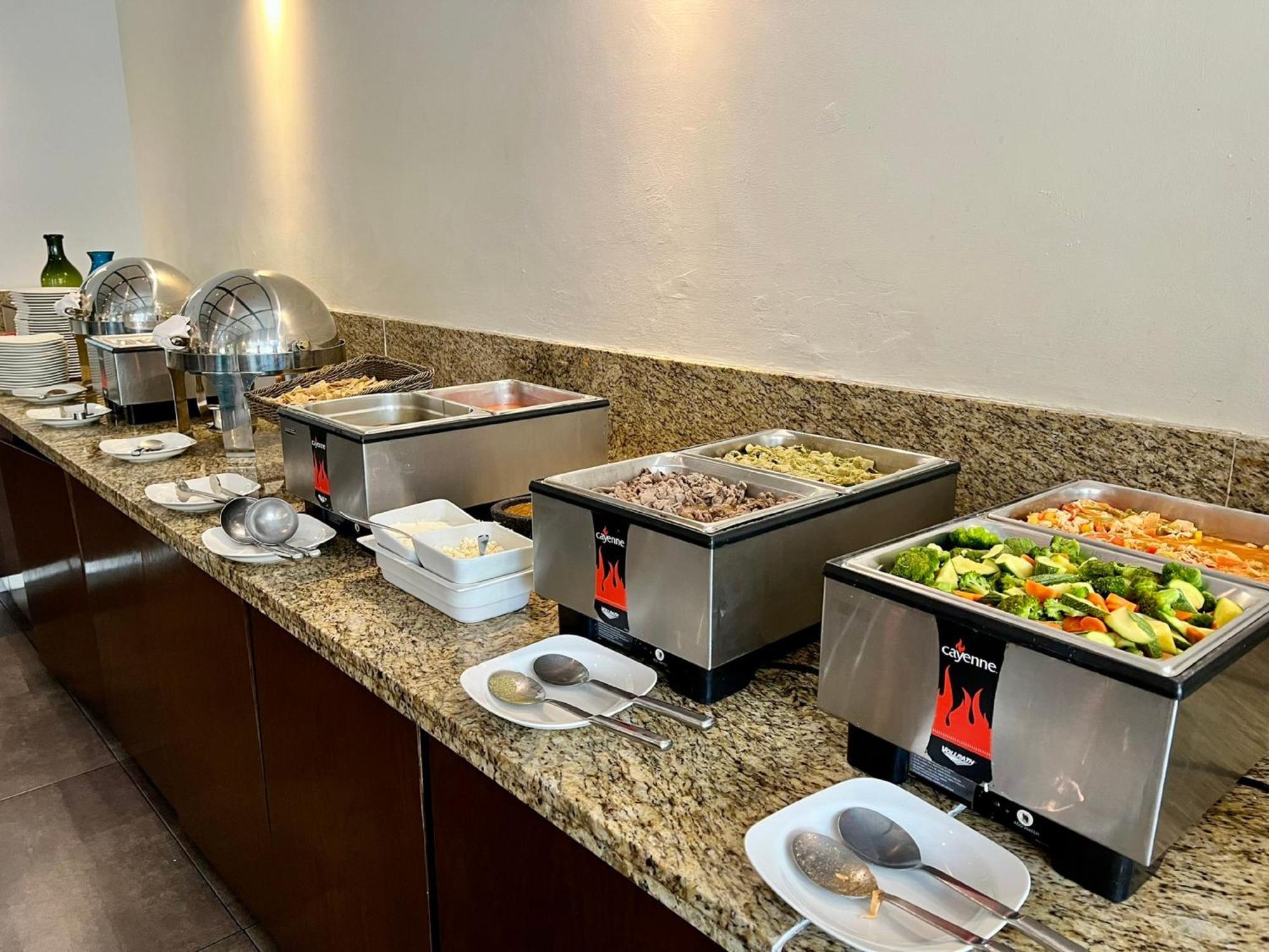 Holiday Inn Guadalajara Patria-Universidad By Ihg Запопан Екстериор снимка