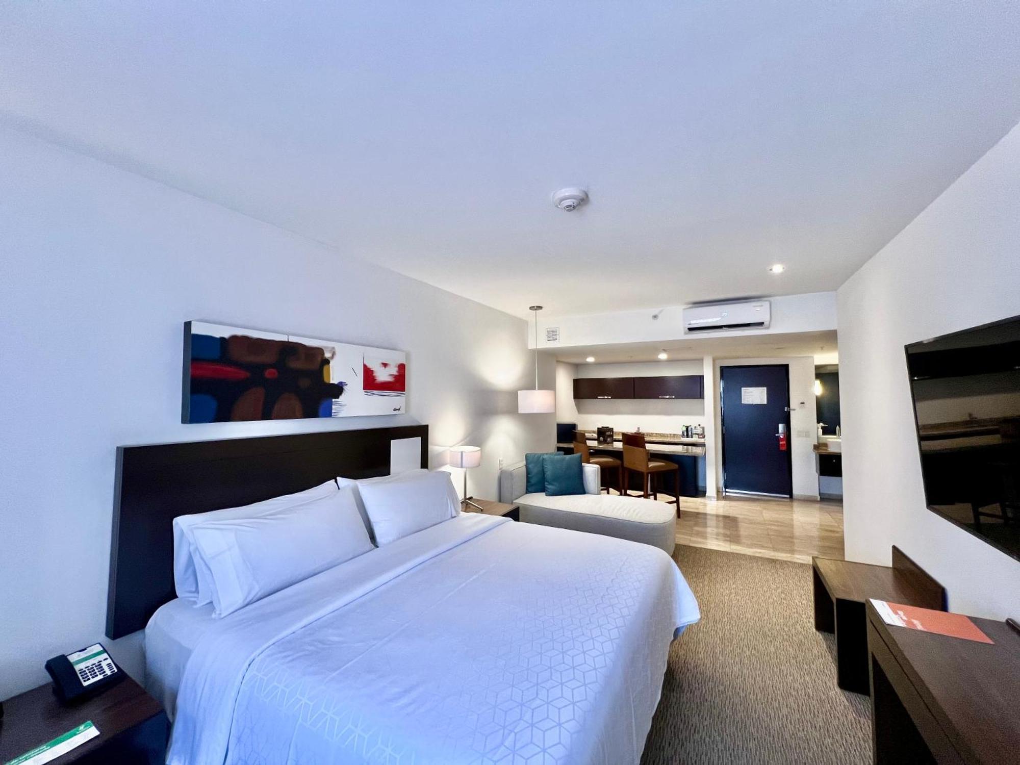 Holiday Inn Guadalajara Patria-Universidad By Ihg Запопан Екстериор снимка
